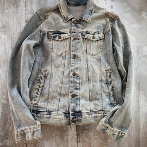 Trucker Jacket (light wash)